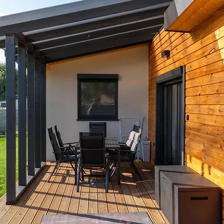 Апартаменты Tan'n'baum Jacuzzi House Балатонфеньвеш