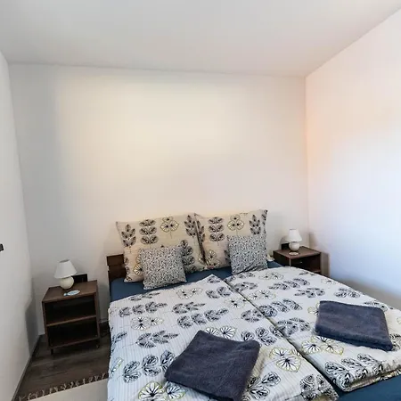 Tan'n'baum Jacuzzi House *